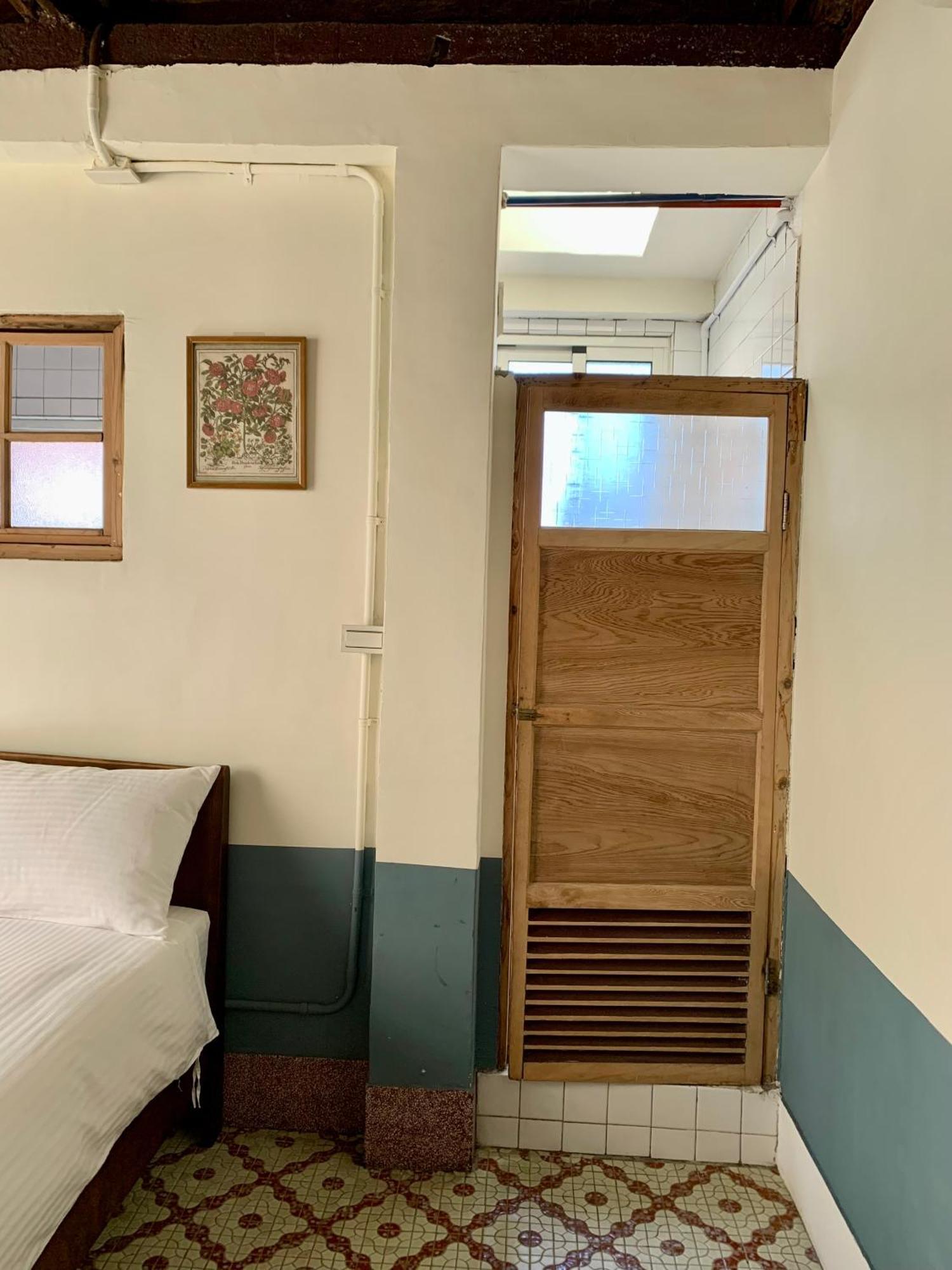 Neat Hostel Tainan Exterior photo