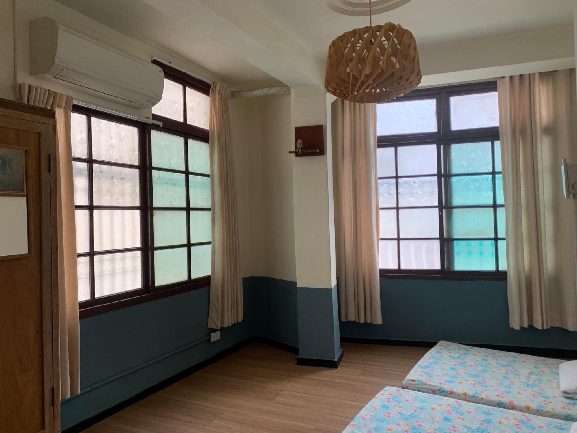 Neat Hostel Tainan Exterior photo