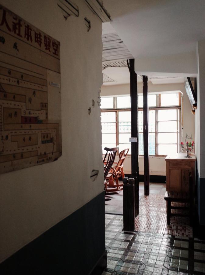 Neat Hostel Tainan Exterior photo