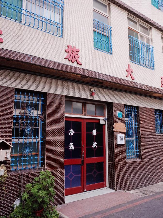 Neat Hostel Tainan Exterior photo