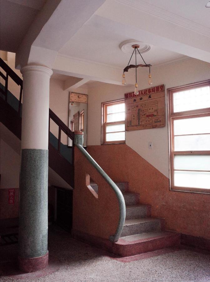Neat Hostel Tainan Exterior photo