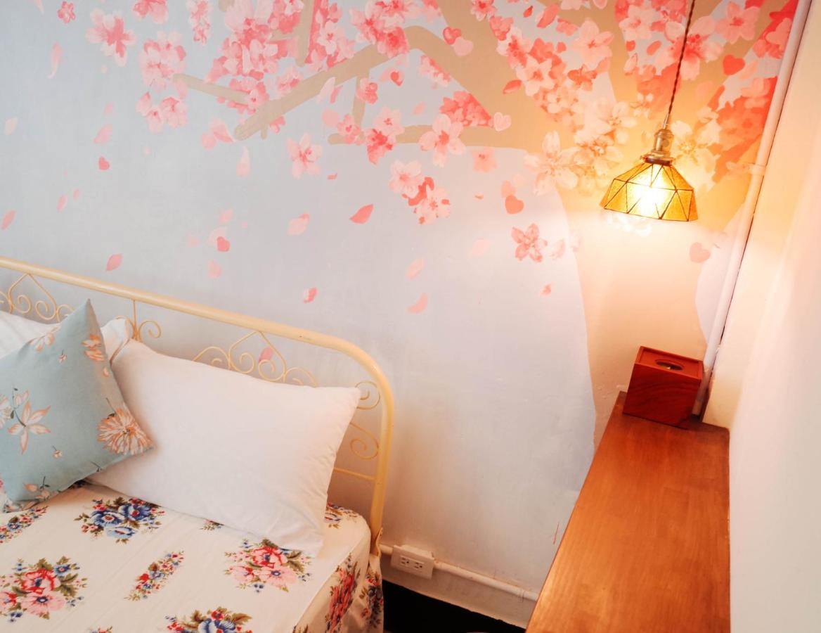 Neat Hostel Tainan Exterior photo