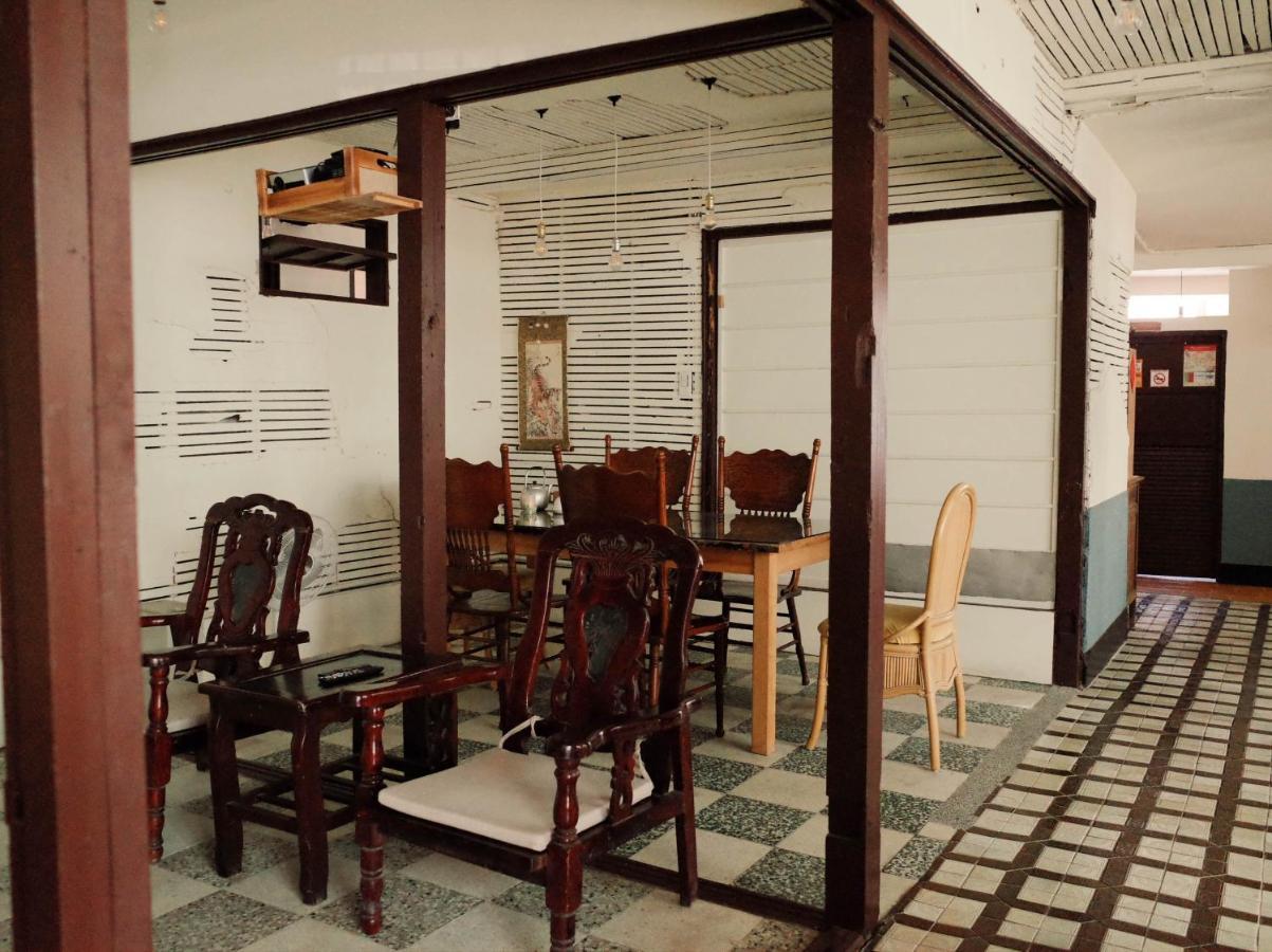 Neat Hostel Tainan Exterior photo