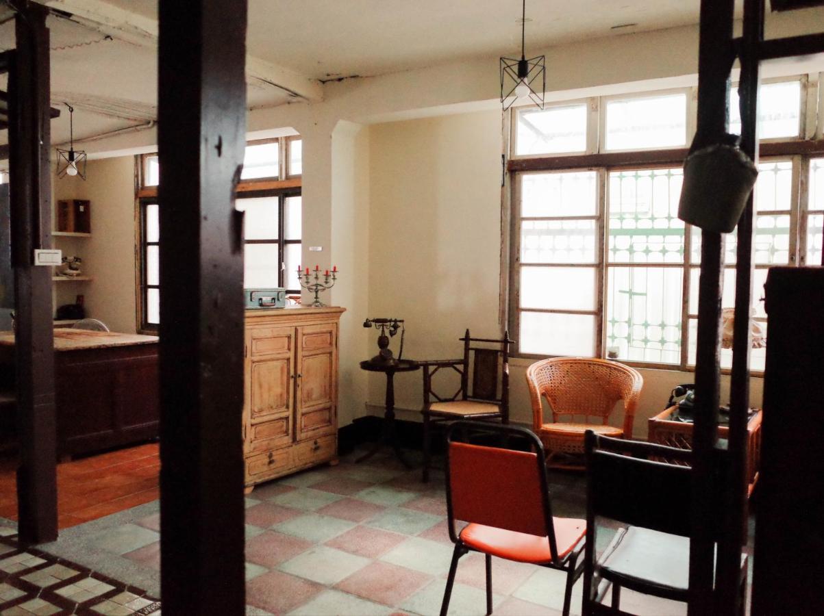 Neat Hostel Tainan Exterior photo