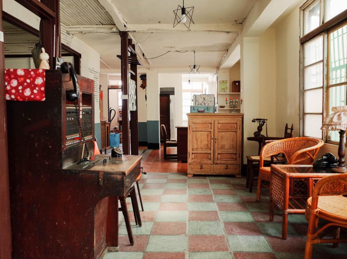 Neat Hostel Tainan Exterior photo